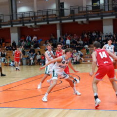 BAURADO UniRiesen holen sich wichtigen Auswärtssieg in Aschaffenburg